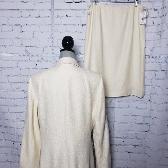 Tahari 3 Piece Set - Long Jacket with lovely brooch pin and skirt size 16 NWT - Picture 9 of 16